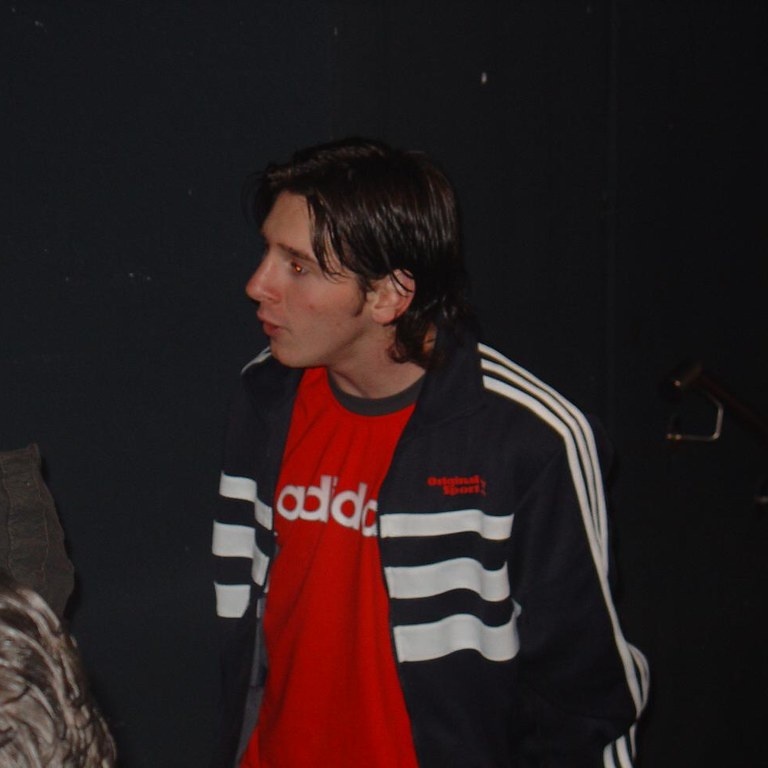 小狗妹 夜晚眼睛冒红光 