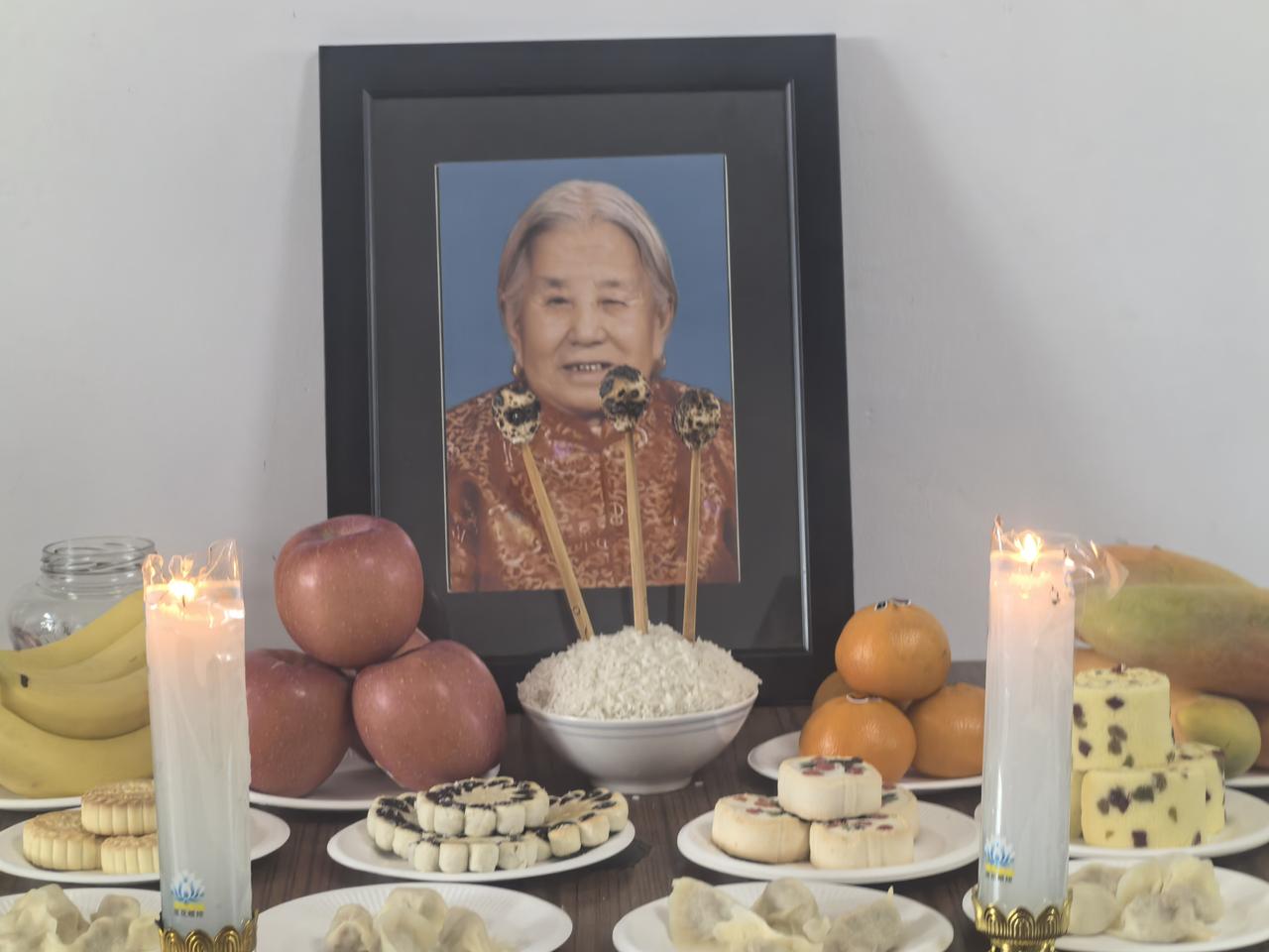 祭三嫂子文
呜呼哀哉！今日，我怀着沉痛万分的心情，写下这篇祭文，送别我可亲可敬的