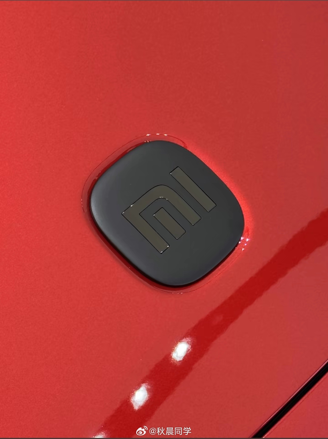 再来一组新SU7赤霞红的实拍图，1-10分，你打几分？新一代小米su7亮相新一代