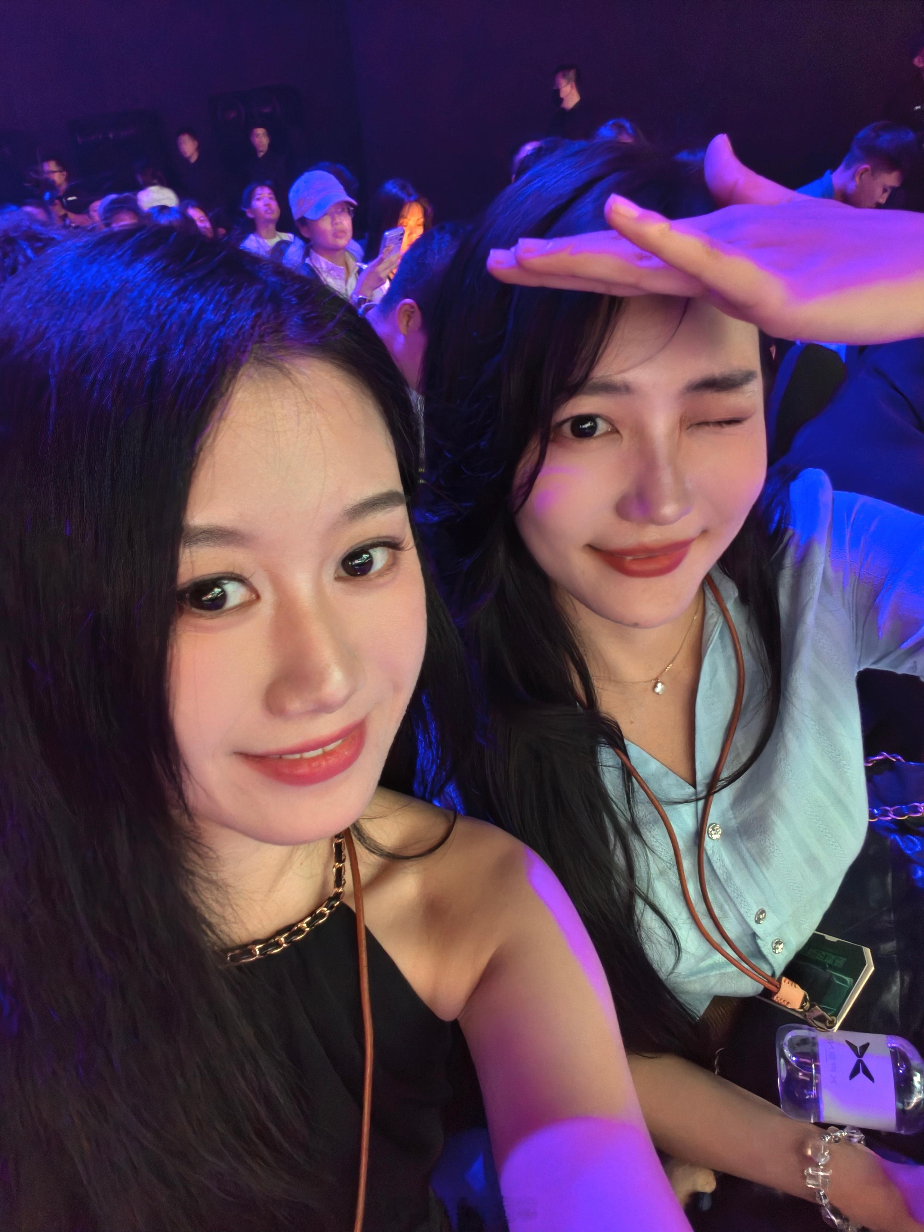 你就说，俺们河北大美妞，是不是长得都一个模子刻出来的！圆眼睛圆脸蛋的，喜庆[偷笑