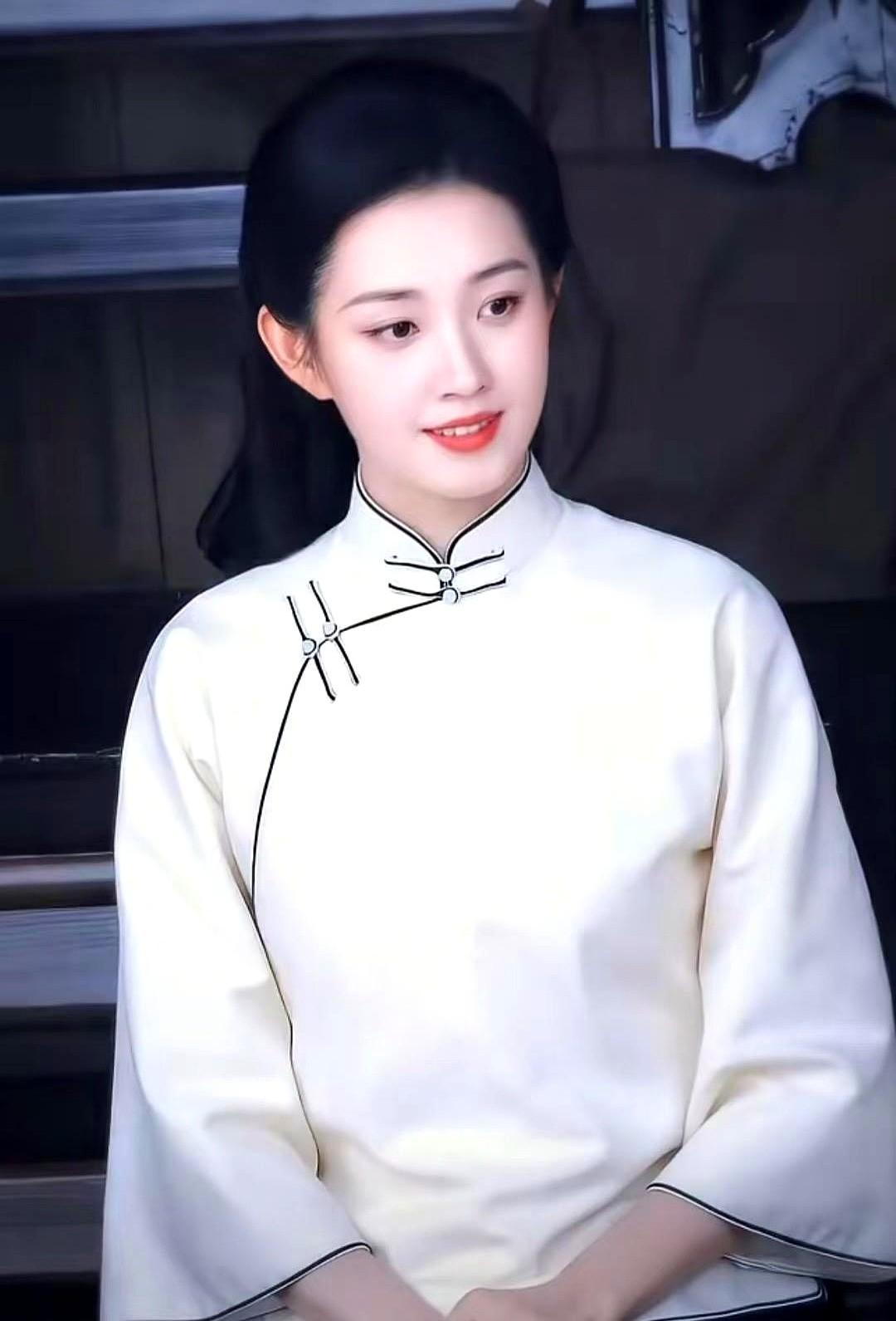 短剧圈最近是不是要变天啦？头号“卷王”郭宇欣居然突然跑去拍长剧了？

但吐槽归吐