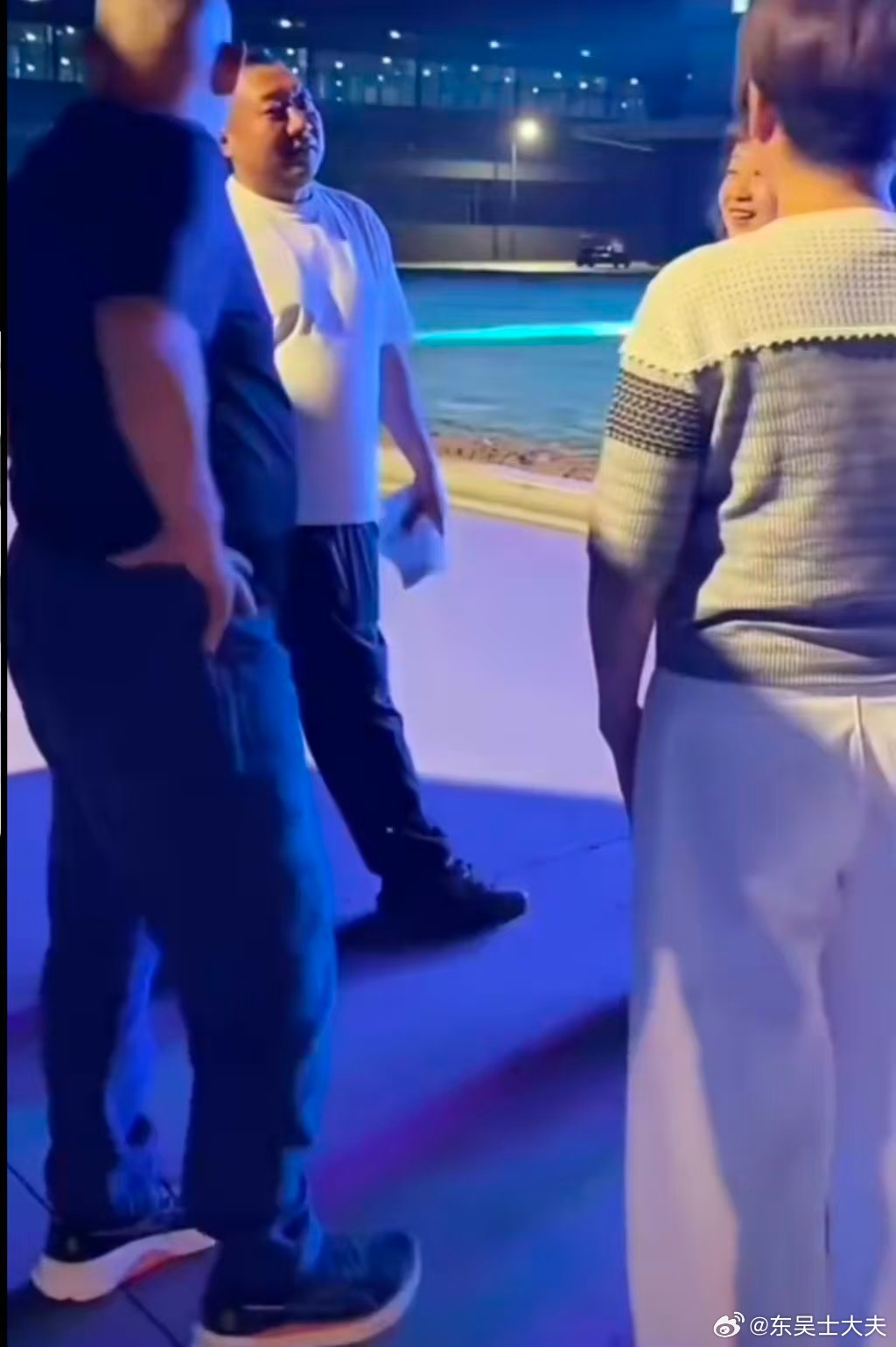 于东来为胖东来购置千万级顶级音响 身边不少许昌街坊都在议论新装的户外音响，设备落