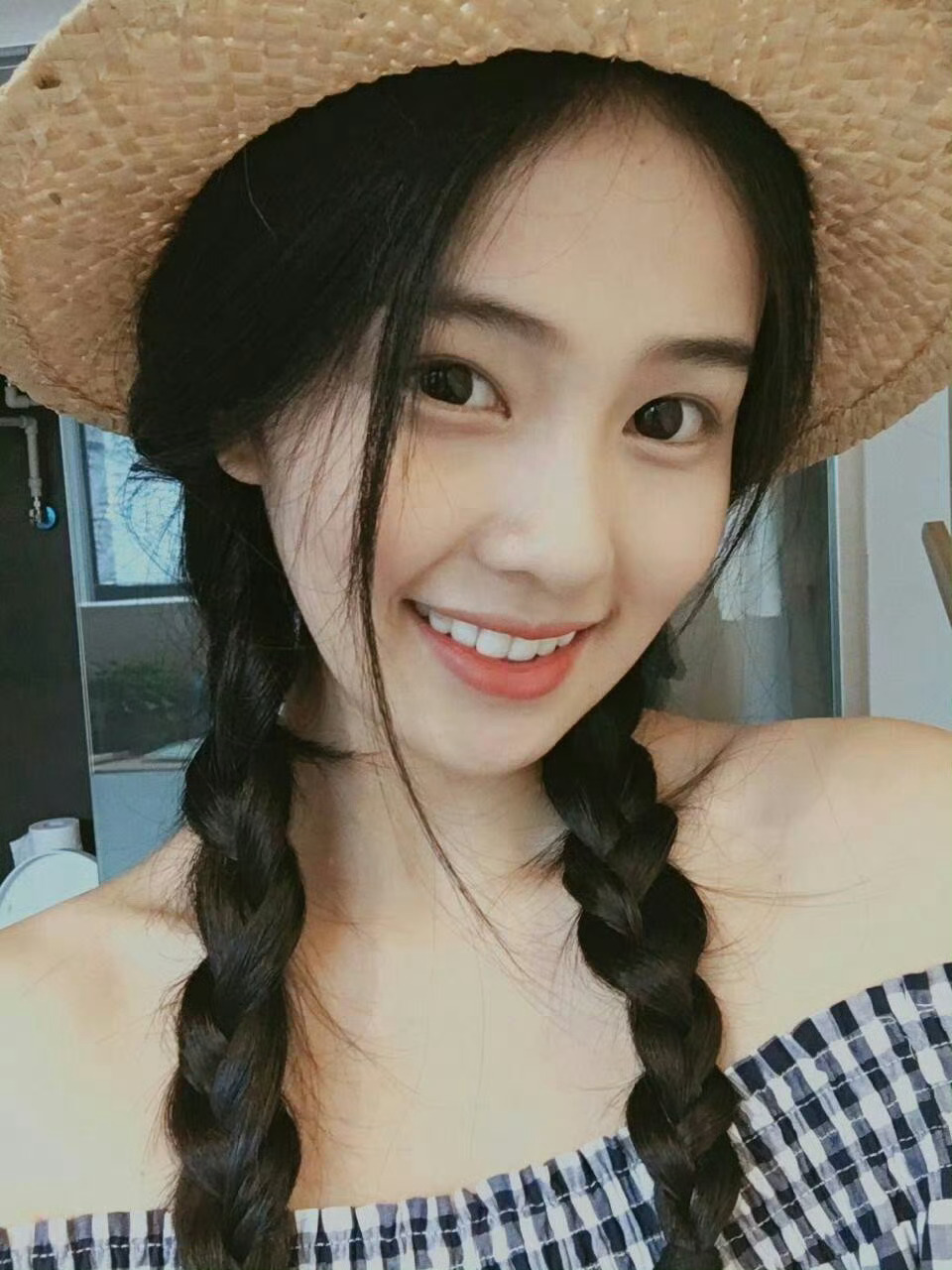 请问白鹿和早期白圆圆时期有什么区别呢！！ 白鹿海边度假 /白鹿