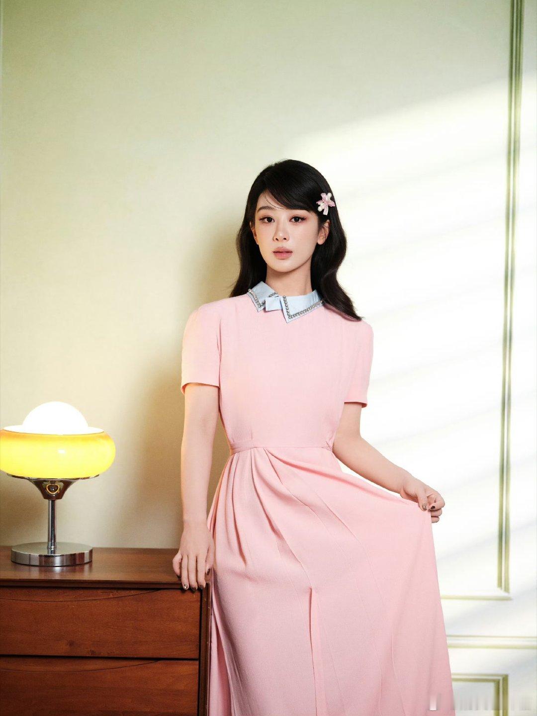 杨紫直播造型看似是公主，实则是女王 ​​​