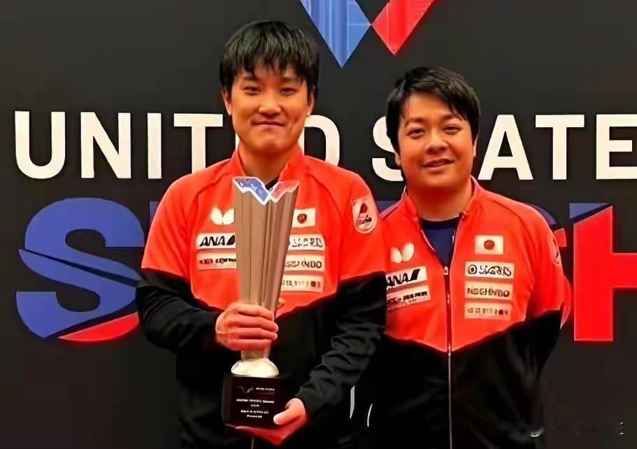 笑死我了！居然有人说：岸川圣也在观众席支持松岛辉空！

他在观众席看球，
是为了