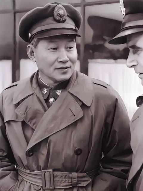 孙立人，这位在历史长河中闪耀的名将，1946年8月有着特殊的印记。那时，新一军与