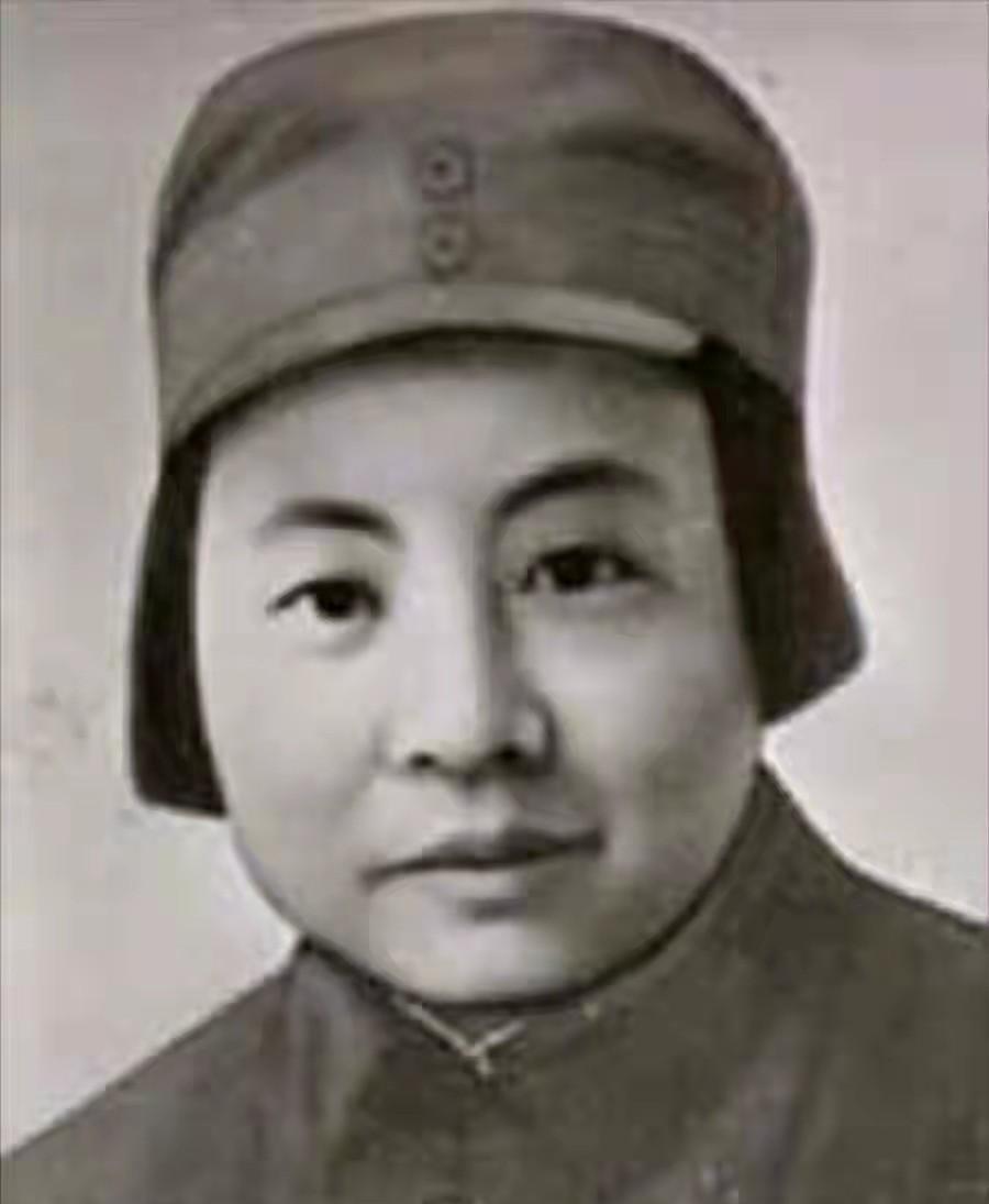 1941年1月，施奇被捕，敌人见她不屈服，就把她活埋，当泥土将施奇全部埋没时，敌