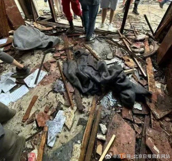 #叙利亚自杀式袭击死伤85人#【#恐怖分子闯入教堂开枪后引爆炸弹#】叙利亚国家通
