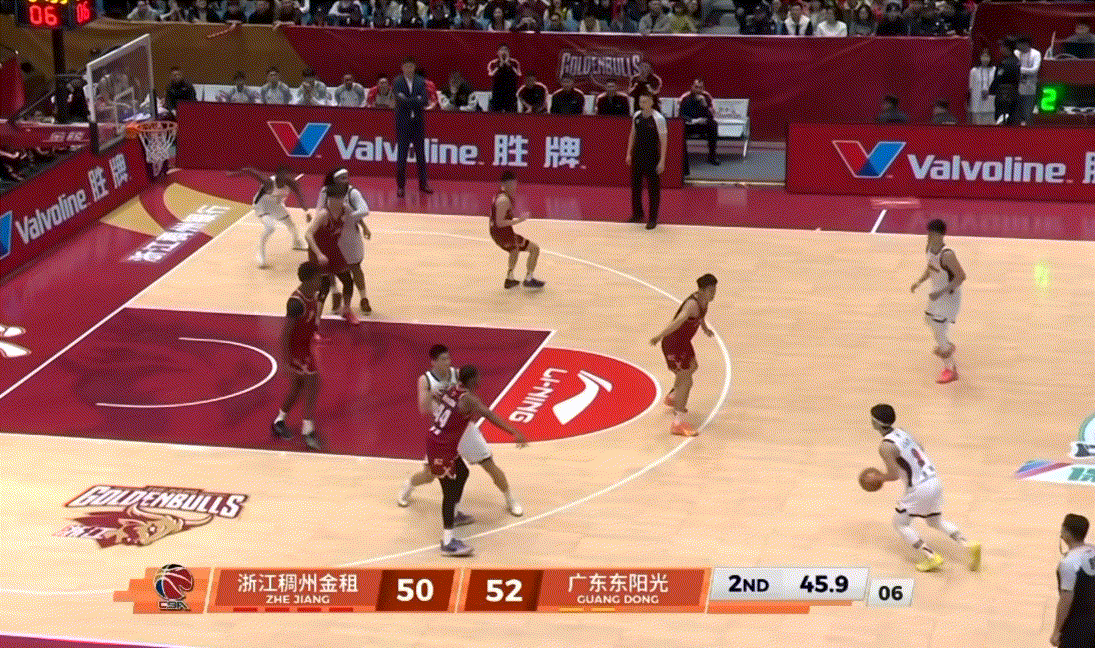 陈家政连进两记三分，打得越来越自信了啊，攻防两端活力满满拼劲十足看看年轻人这眼神