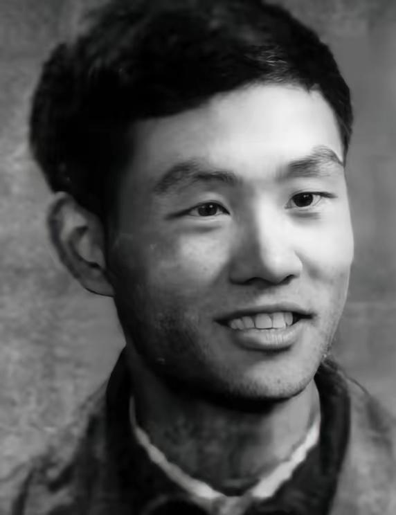 1970年，有个知青竟然因为写了一首歌被判了死刑，可在公审大会上，审判员最后念出