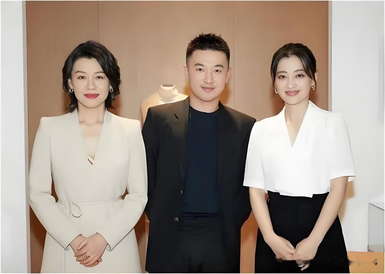 刘琳和梅婷都是中年女演员里低调的女明星，她们长相朴实大方，不浓妆艳抹，气质不一般