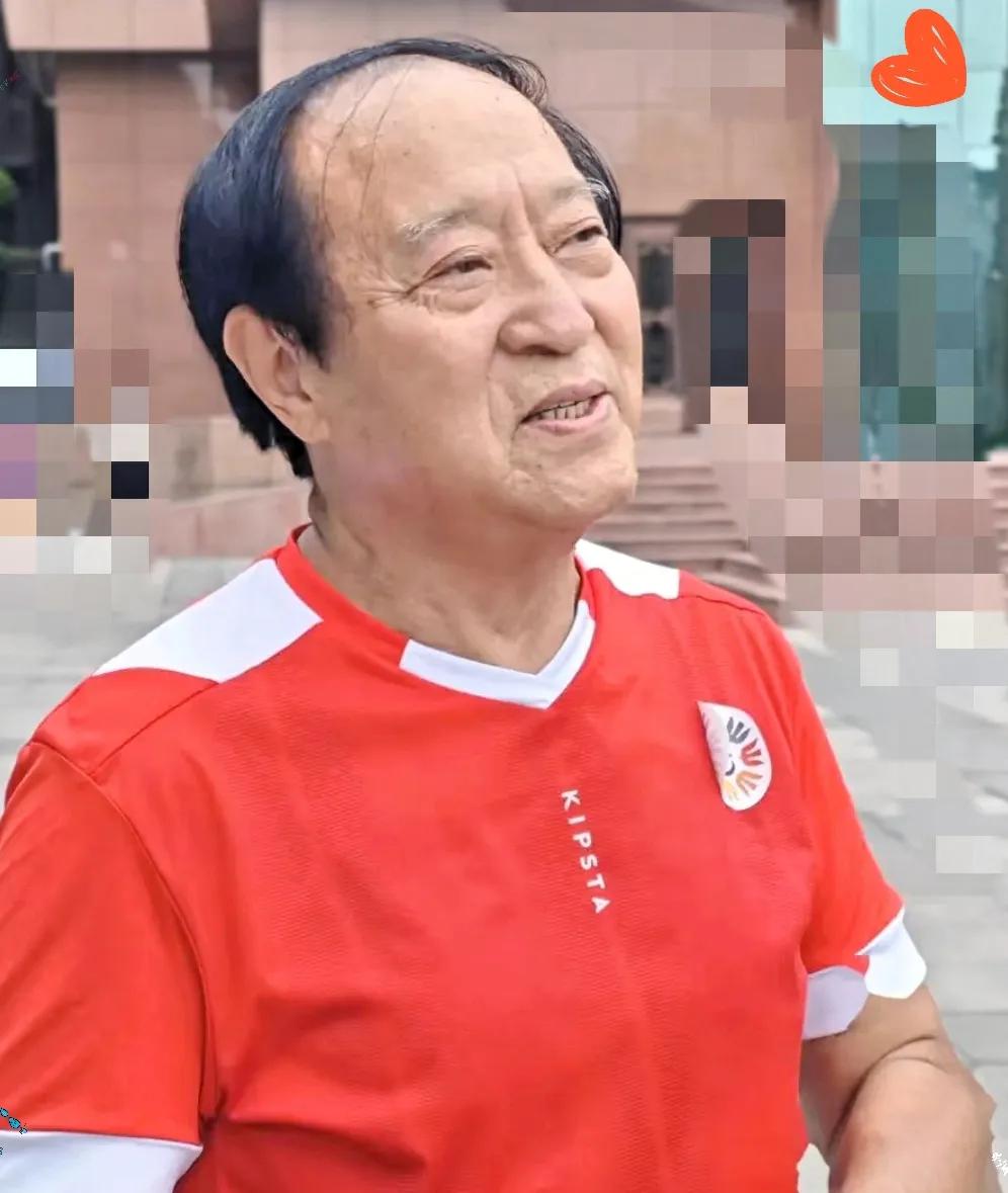 在北京一个月退休金五六千，然后雷打不动，每月拿出1000块捐给一所特教学校。谁都