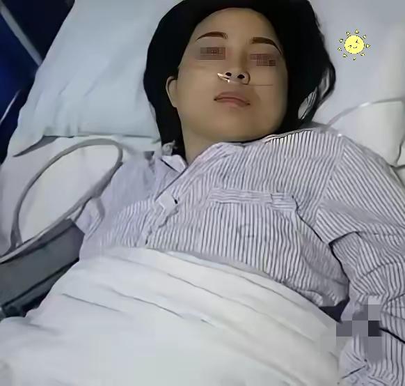 浙江48岁护工无偿照顾毫无血缘的植物人八年，女孩苏醒开口的那一刻，直接让护工泪流