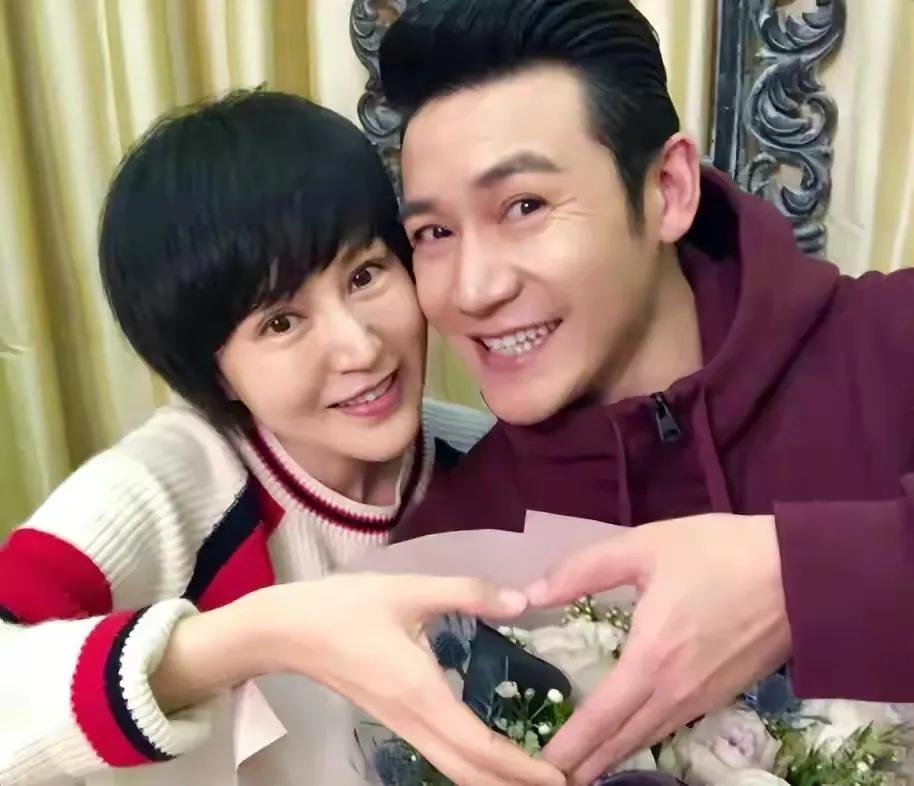 两个闺女比妈妈还漂亮，真是青出于蓝而胜于蓝……