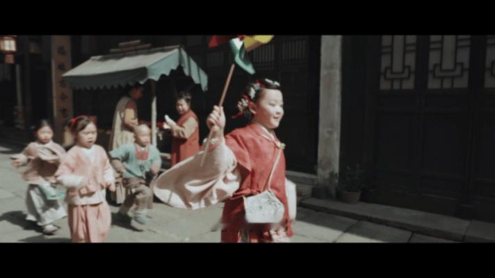 古装剧孩童终于不梳大人发型了细节见用心！不再让小朋友顶着厚重成人发型，抓髻总角还