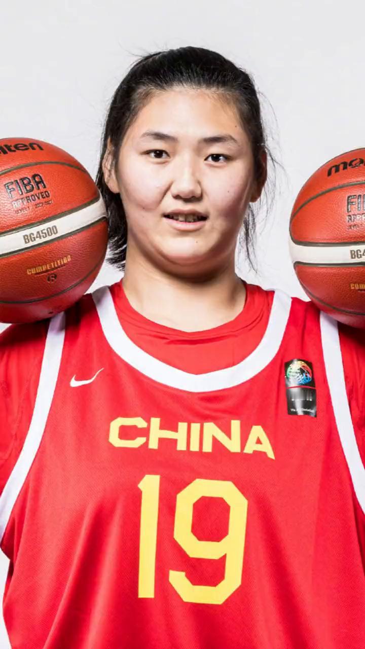 只因为在人群中看了她一眼，就成为我一生的梦魇。对手的真实感觉。