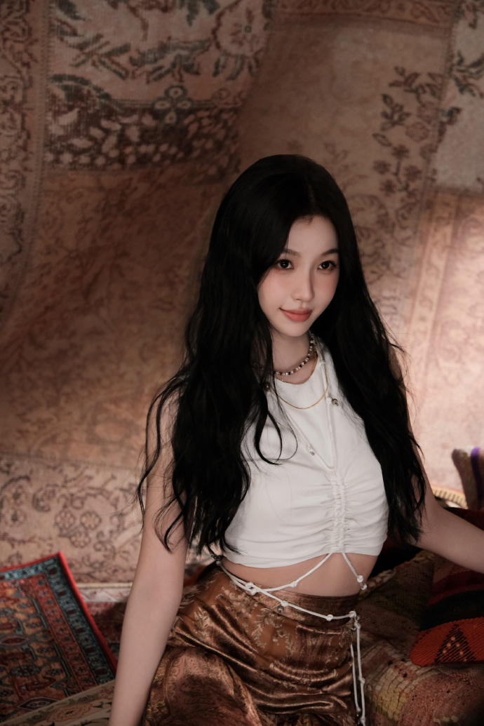 1.虞书欣之后会无缝进组两部剧，就为了保证曝光度，最近新开的几部古装剧也在考虑她