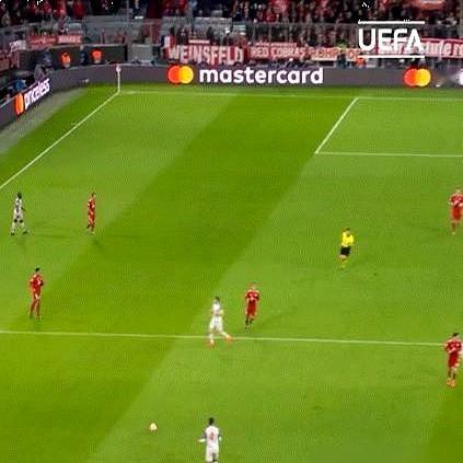 一年2000万欧元的工资，和诺伊尔、穆勒一个级别，这是拜仁给萨内的待遇。

想当