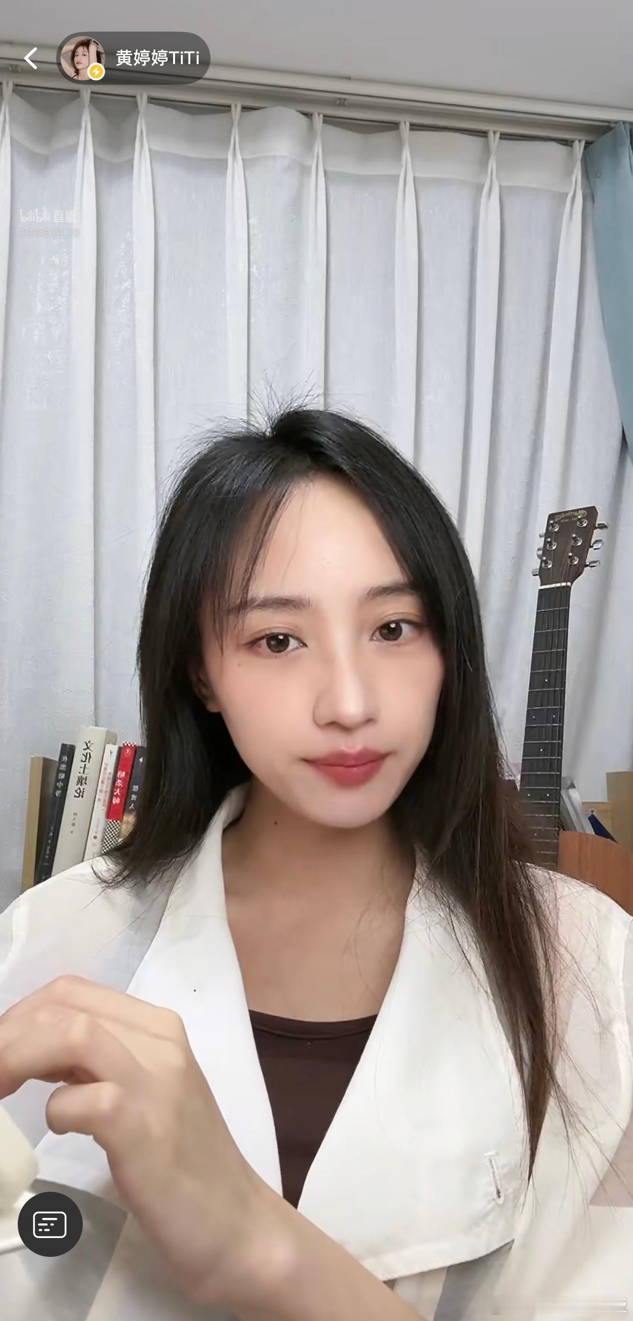【投】28448妈妈随手一截都如此美丽👁️👁️ 