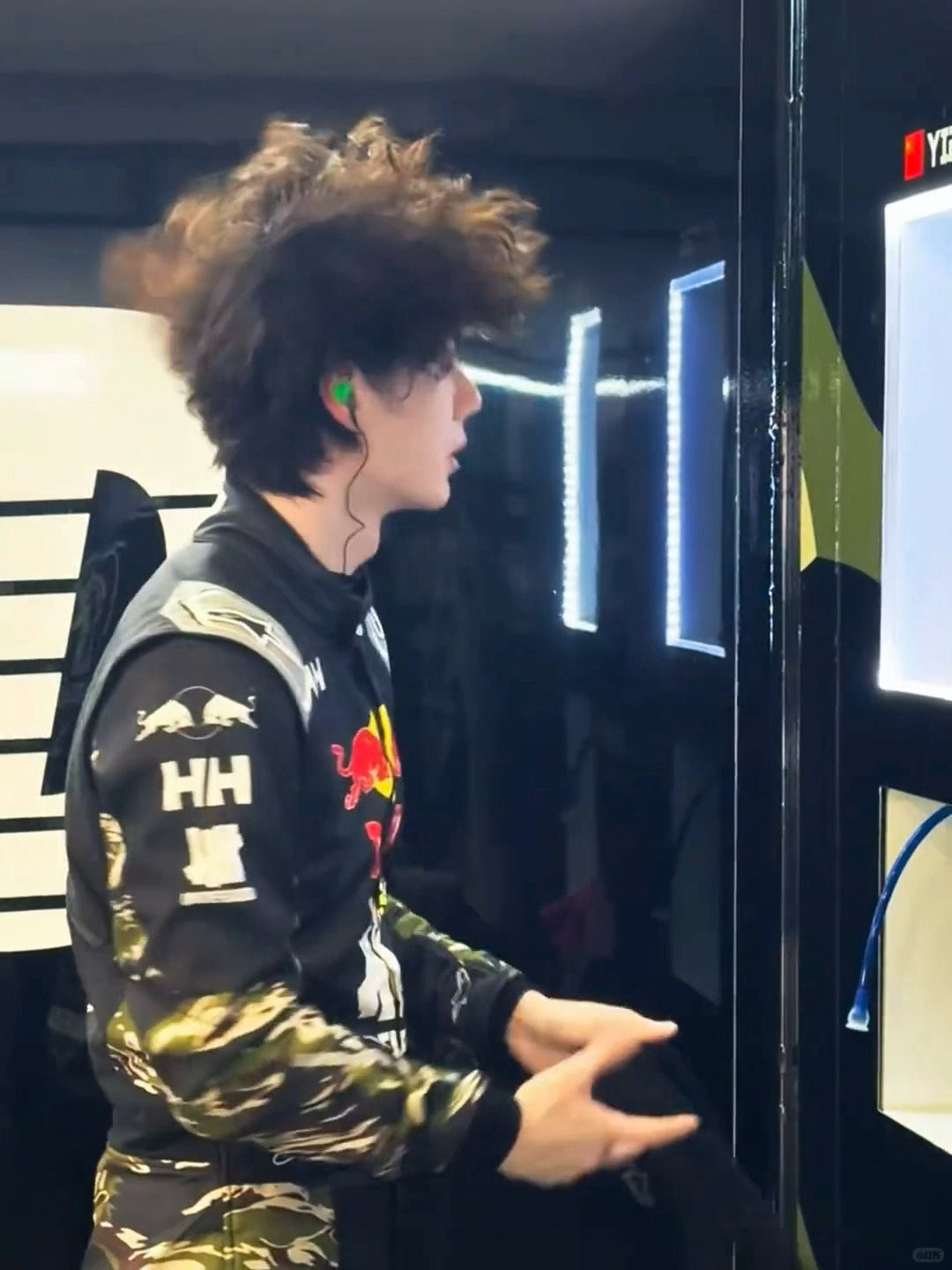 王一博  小红书更新炸毛小狗85racing