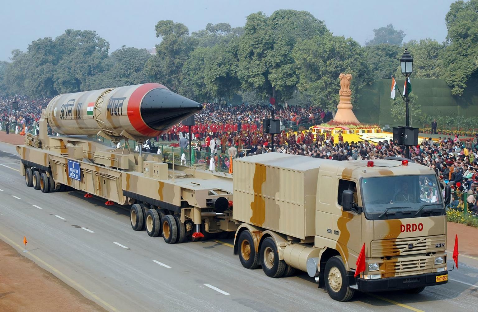 每天认识一件兵器 印度“烈火”Ⅲ型地对地导弹“烈火”Ⅲ型地对地导弹是印度“烈火”