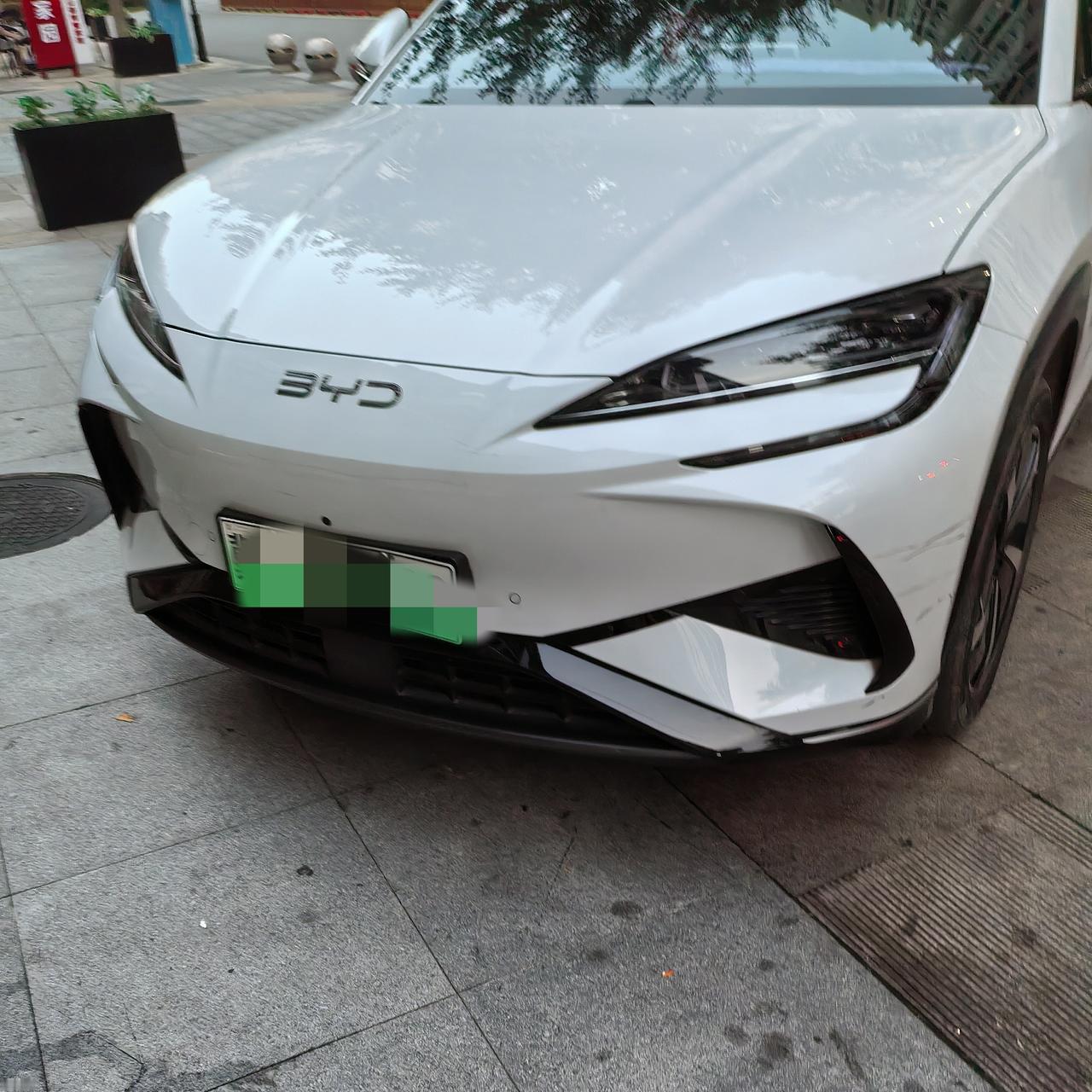比亚迪业绩下滑本来顺理成章的事，却成了一些水军的兴奋点，想方设法的黑！
什么神话