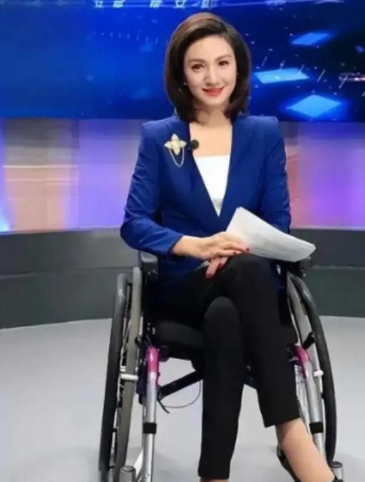 湖南卫视女主持梁艺，瘫痪22年，2014年公开征婚。她提的要求就一条：能帮她推轮