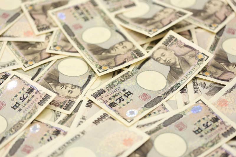 前段时间，日本把几万亿日元砸进市场，以为能把汇率拉回来，正暗自得意。结果这口气儿