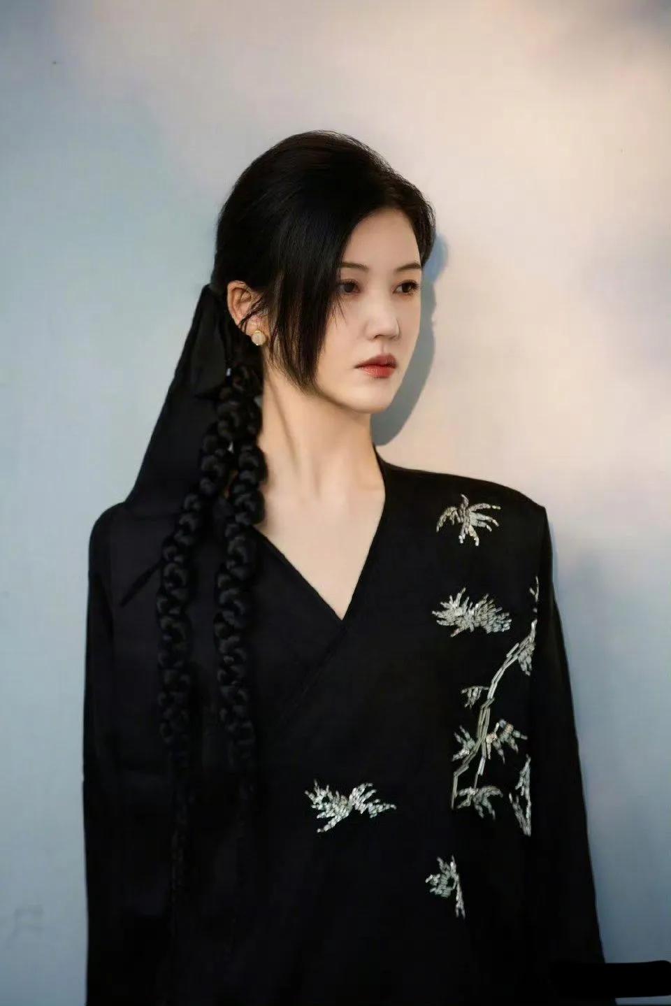 女神杨子姗到什么时候都那么美，太飒了。