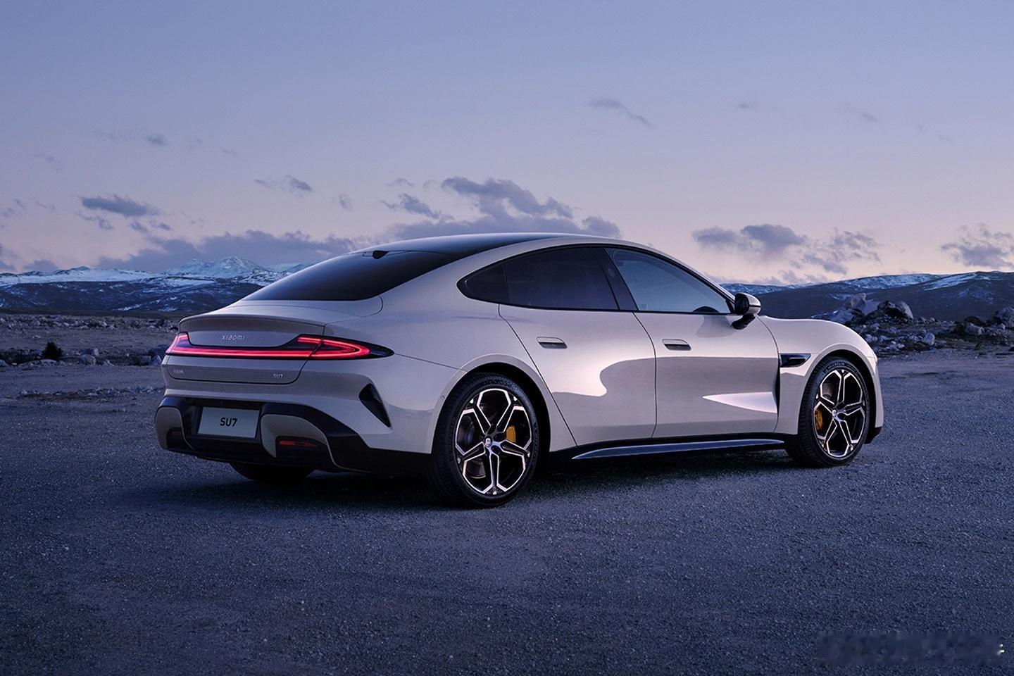 卢伟冰：小米汽车累计交付破50万台12月26日消息，小米集团总裁卢伟冰在小米17