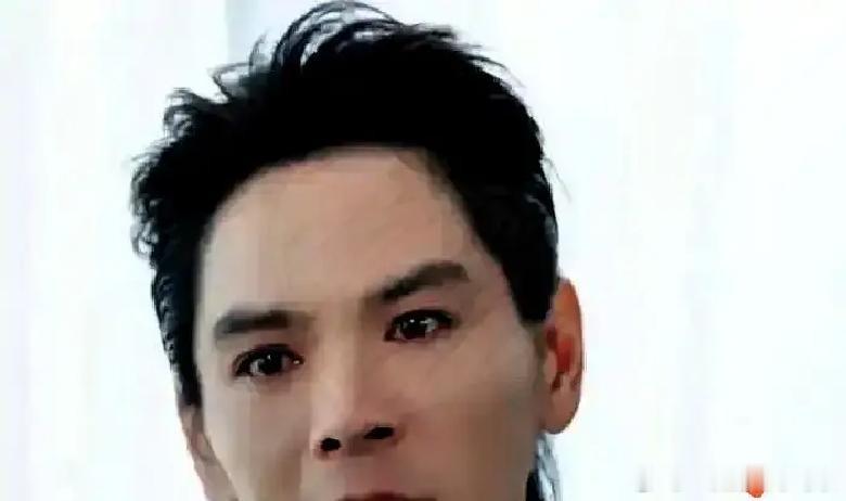 向华强的小儿子向佑，最近又被人翻出来说了一轮。不是因为他做了什么惊天动地的大事，