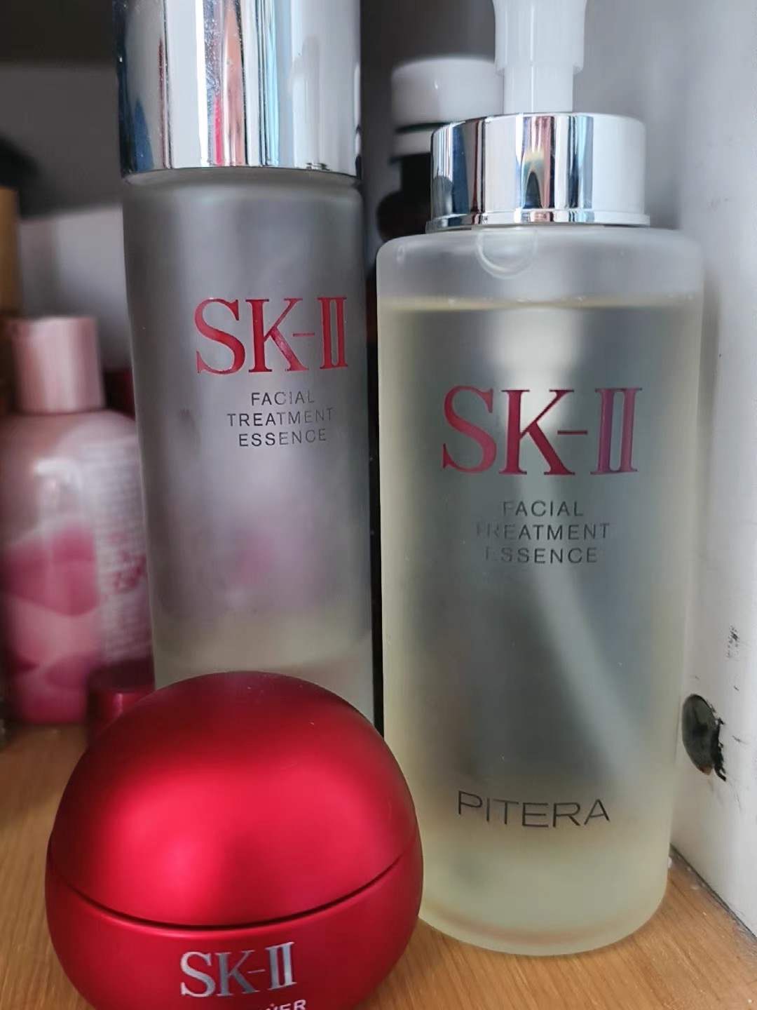 粉底氧化速度变快，是因为脸部出油多，sk2 神仙水可以延缓氧化，现在 618 备