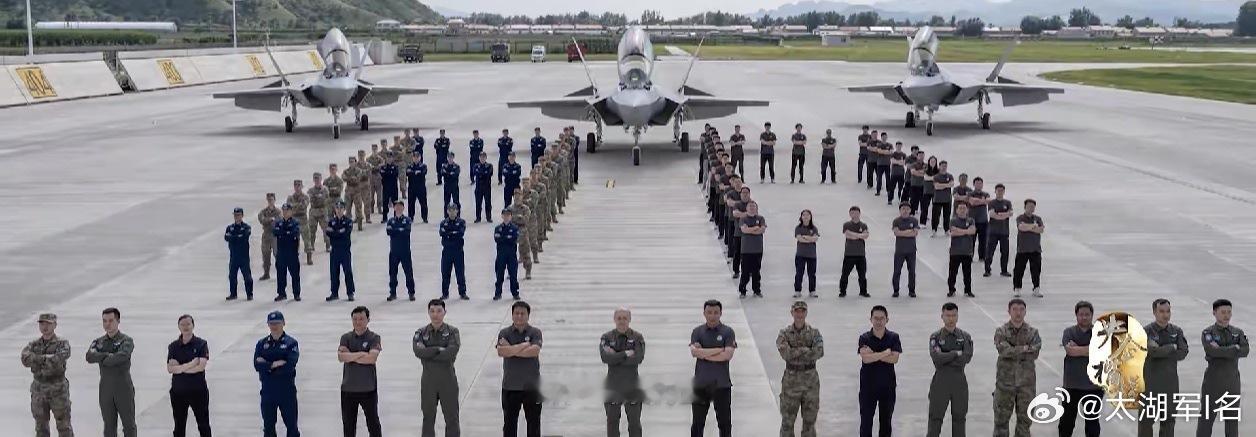 三架J-35A同框，装备四代中推WS-19 这是去年9.3阅兵时首批三架量产型J