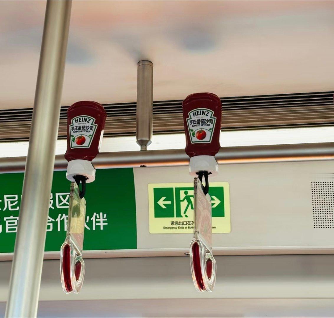 北京地铁的手扶手，萌萌哒 