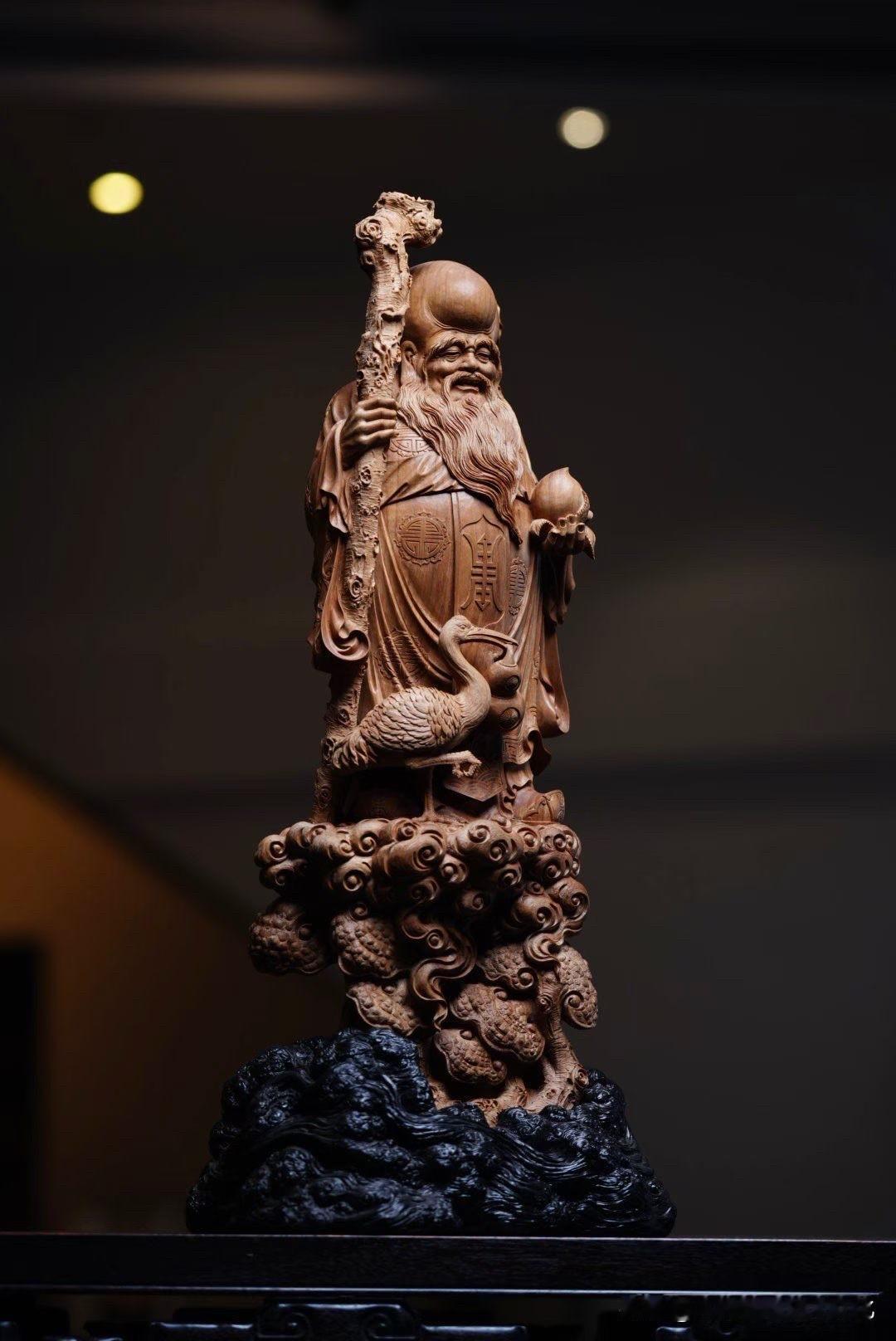 年轻时看寿星，总觉得是“吉祥”。

后来再看，才发现真正吸引人的，是那份历经岁月
