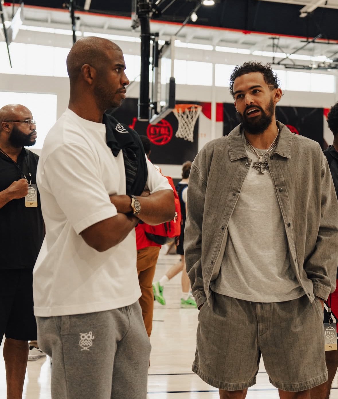 休赛期日常｜从左到右分别是📷 Chris Paul & Trae Youngc