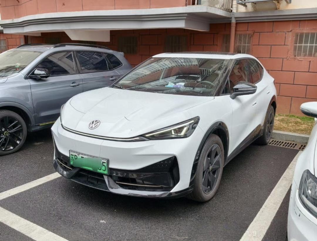 这台车虽然冷门，但是开起来还是可以的。
除了没什么智能化的东西，车机勉强凑合，下