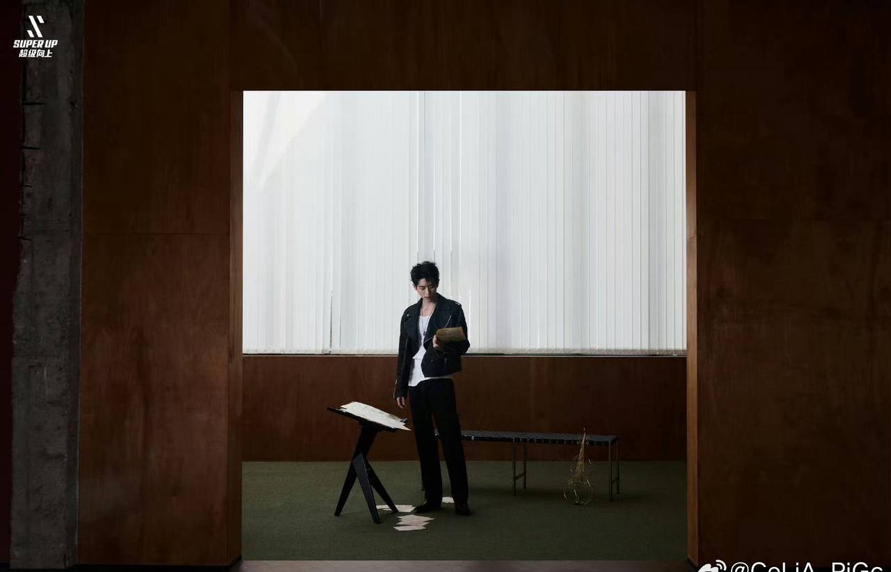 丞磊[超话] cl谁给丞磊挑的内搭 cl丞磊黑色皮衣 明明知道我很介意的事，你卻