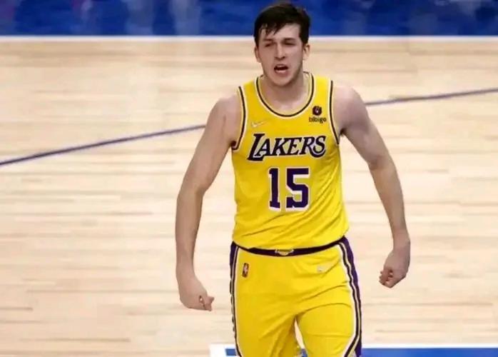 这才是湖人赢球的方式，让文森特和丁维迪主防，里弗斯去进攻。
第一，里弗斯出场29