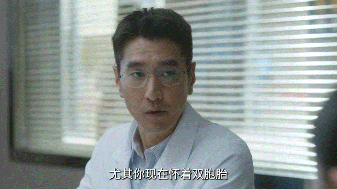 问心2母亲冒险救病胎值不值 问心2中和雪妹决定要给患病胎儿做宫内介入手术，完全是