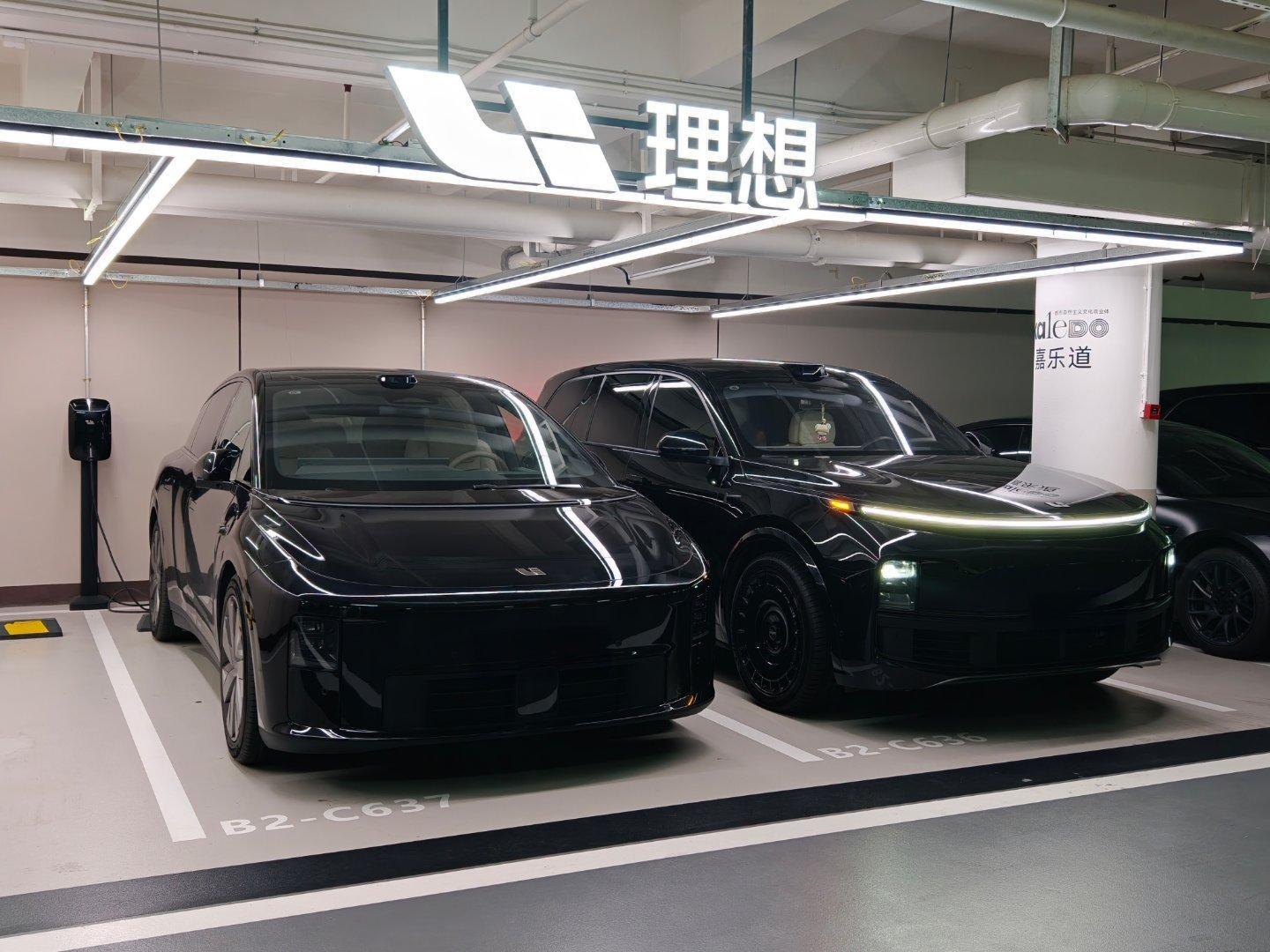 假装我的车到了合个影吧双黑武士家庭马上就要来了这个黑武士试驾车，和我选的一模一样