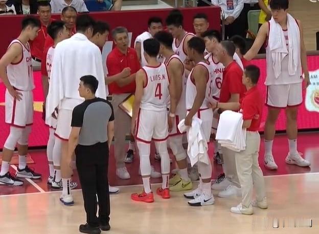 篮球：热身赛中国男篮不敌澳门黑熊——热身赛也不至于就要输澳门吧？


男篮夏季热