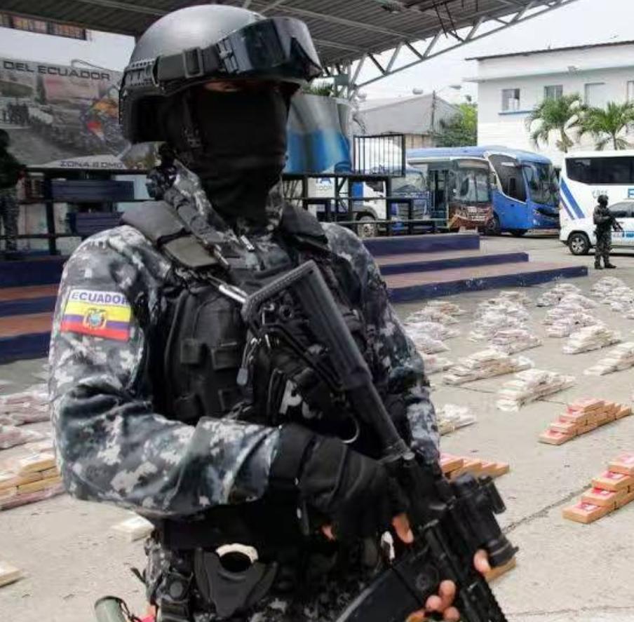美军又开一个战场，大批美军特种兵突袭抓人，俘虏只是30多名关键人物！南方司令部主