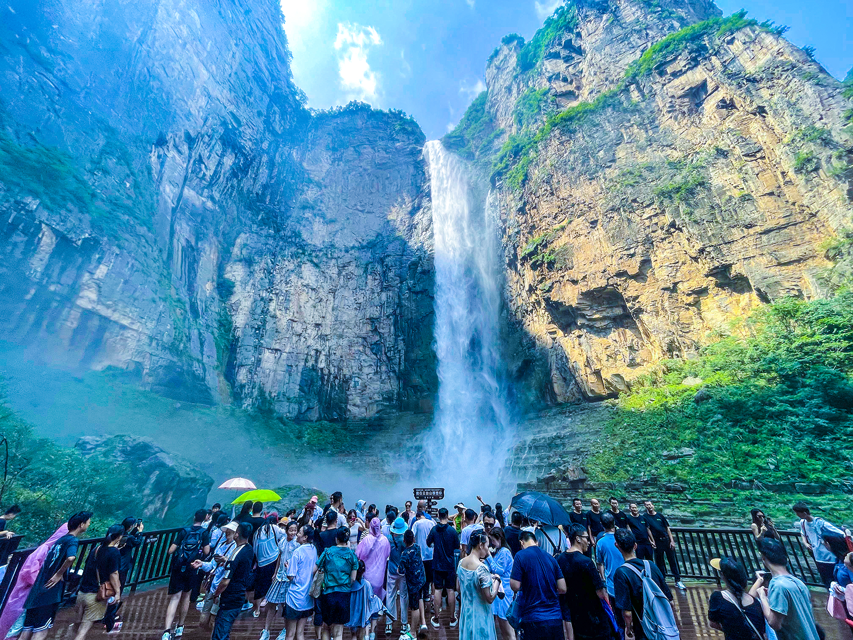 这个夏天一定不能错过云台山，感受亚洲第一高瀑的压迫感，感受飞瀑流泉的清凉酷爽。#