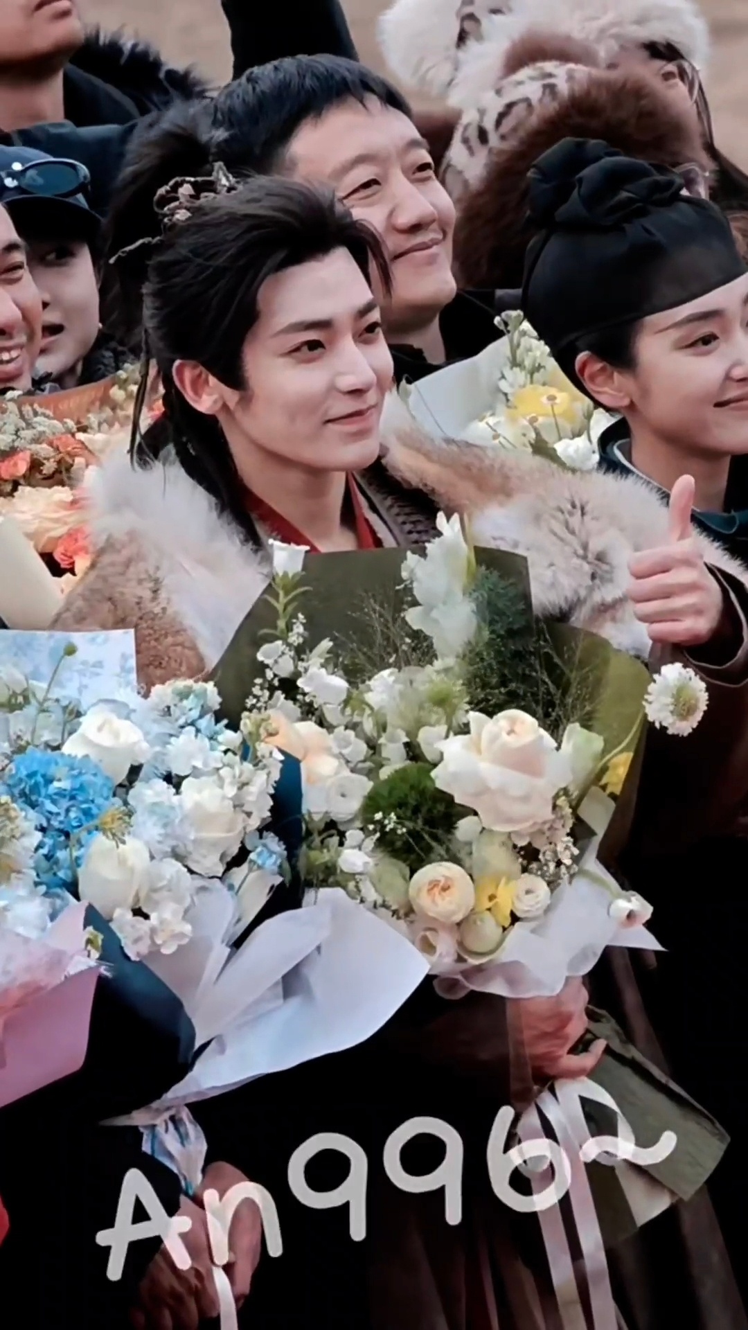 《碧血蝉》杀青！这个杨无间笑得好萌，我燥候小猫大侠碧血蝉杀青 侯明昊碧血蝉杀青路