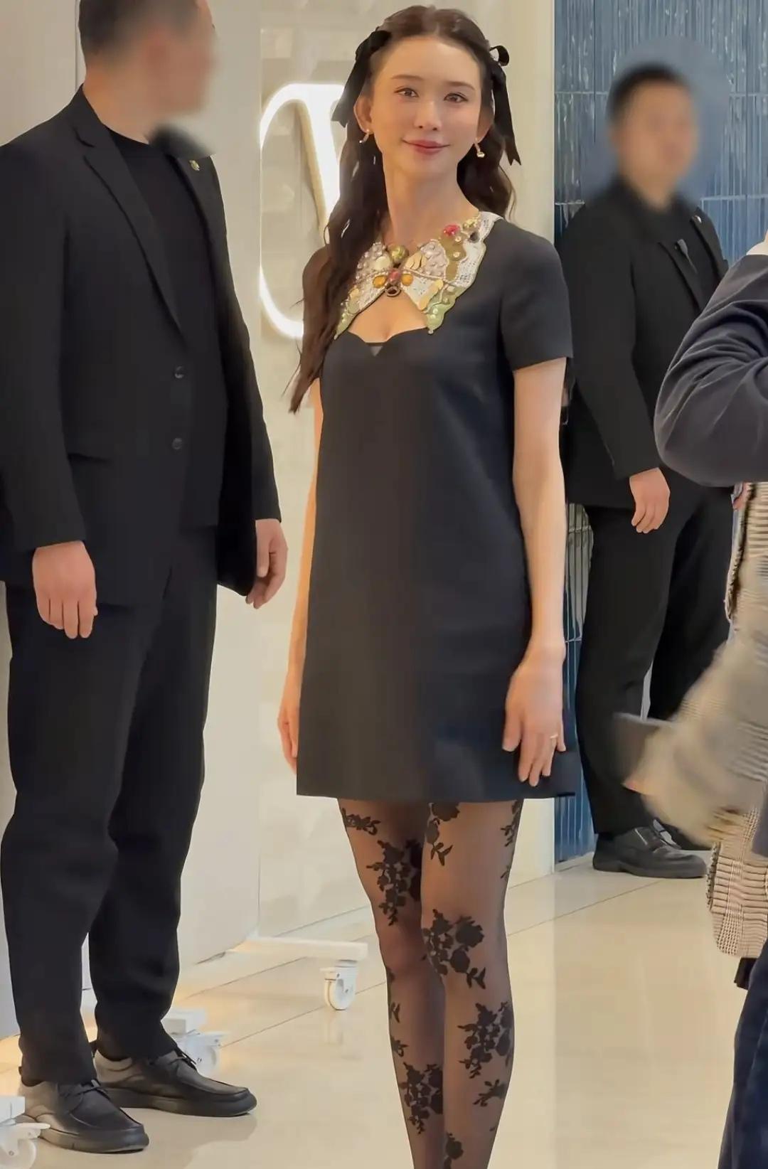 什么年龄就该穿什么衣服？这话最近又被51岁的林志玲给“怼”了！ 刚过完生日，她就