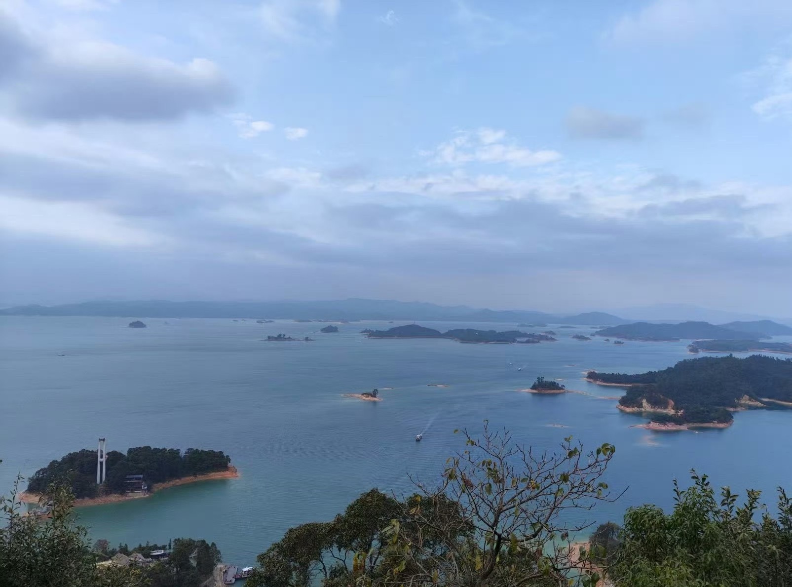 一月冬尽，二月春归，万物复苏，好事正酿。愿所有的美好如期而至，所有的幸运不期而遇