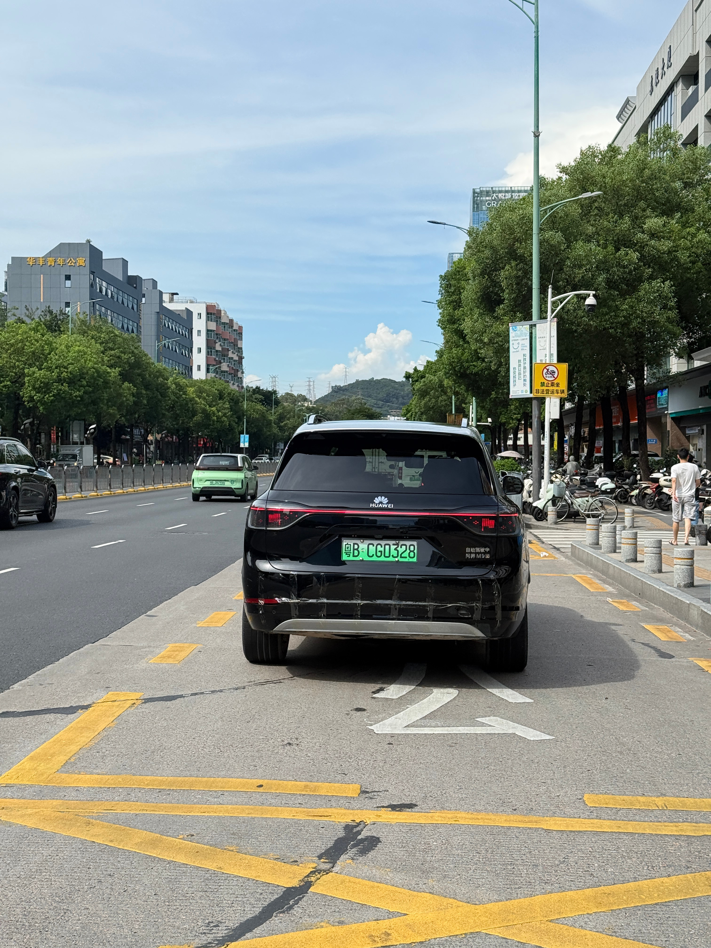咦？这个M9的车标怎么看着跟你们的不太一样？ ​​​