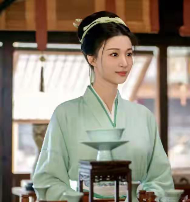 从《卿卿日常》到《柳舟记》，她成天选古装美人，凭清冷气质出圈 ​​​