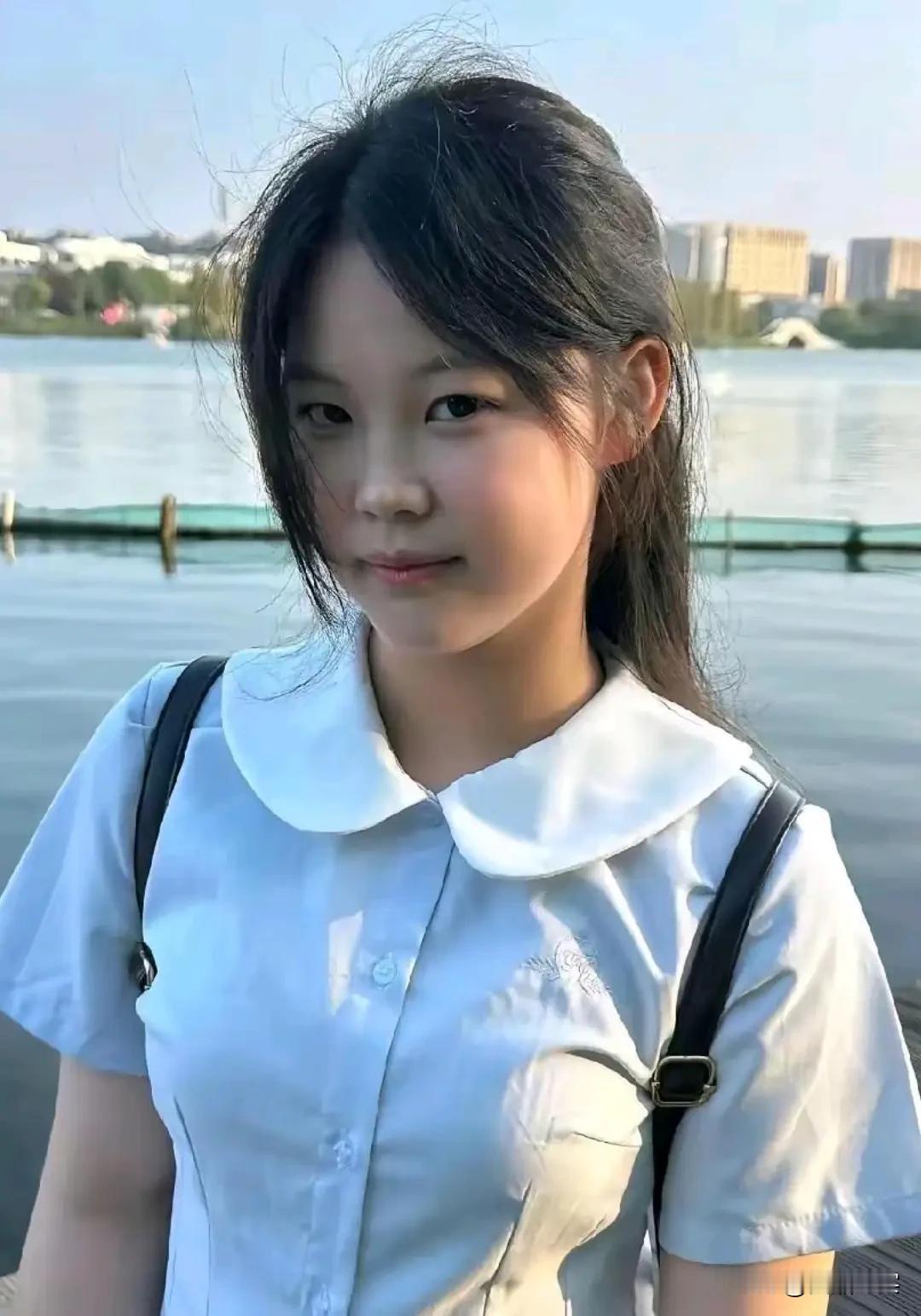 底子好，
长大后一定是个美女👍